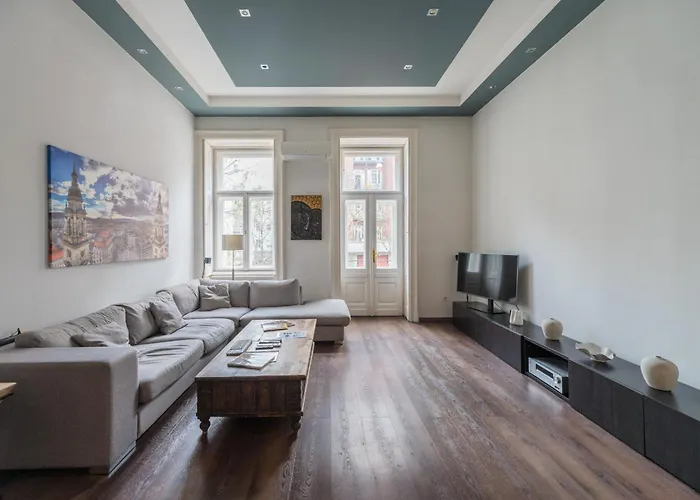 Venus Apartments - Broadway I